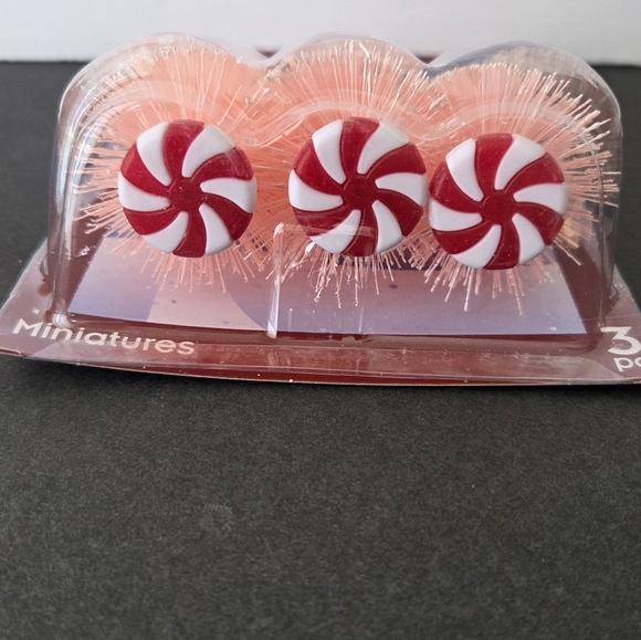 Bottlebrush Trees Cobblestone Corners Winter Village 4" Pink Home Decor Holidays - Picture 3 of 4